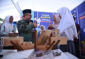 Menyelenggarakan Kegiatan Panen Hasil Inovasi Guru SMK dan Instruktur LKP di Balai Besar Pengembangan Penjaminan Mutu Pendidikan Vokasi (BBPPMPV) Bisnis dan Pariwisata, Depok, pada 22 April 2025. Kegiatan ini diselenggarakan bersamaan dengan pembukaan Program Peningkatan Kompetensi (Upskilling dan Reskilling) bagi Guru SMK dan Instruktur LKP