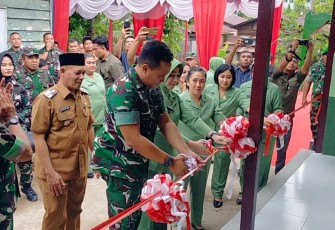 Pangdam I/BB Mayjen TNI Rio Firdianto saat meresmikan renovasi rumah hasil swadaya Kodim 0211/TT, Selasa (22/4)