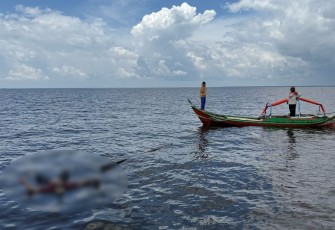 TNI Al Evakuasi Jenazah Nelayan yang Hilang di Perairan Kuala Tungkal Jambi 