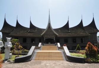 Ilustrasi rumah Gadang, Sumatera Barat 