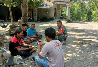 Komsos Babinsa bersama warga binaannya