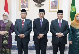 Menteri Agama Nasaruddin Umar melantik Khairunnas sebagai Inspektur Jenderal Kementerian Agama dan Muhammad Adil sebagai Rektor Universitas Islam Negeri (UIN) Raden Fatah Palembang untuk masa jabatan 2025–2029