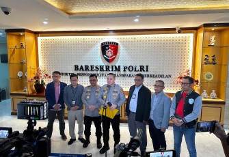 Kepala Biro Penerangan Masyarakat (Karopenmas) Divisi Humas Polri, Brigjen Pol Trunoyudo Wisnu Andiko, dalam doorstop yang digelar pada Minggu malam (11/5)