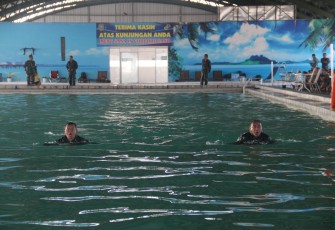Renang militer prajurit Kodim 0803 Madiun