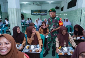 Kodam I/Bukit Barisan Gelar Makan Sehat Bergizi  di Dua Panti Asuhan
