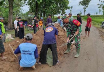 Perbaikan jalan rusak wilayah desa binaan 