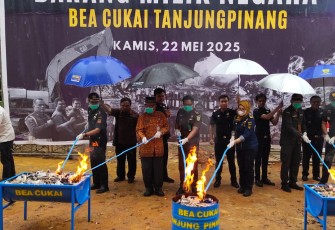 Bea Cukai Tanjungpinang Laksanakan Pemusnahan Barang Ilegal yang Masuk ke Wilayah Kerja