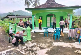 Baksos TNI-Polri di wilayah desa binaan 