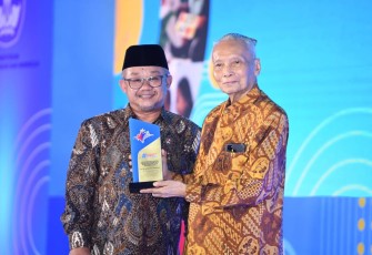 Mendikdasmen Abdul Mu'ti bersama Wardiman Djojonegoro 
