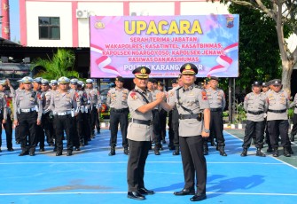 Upacara Serah Terima Jabatan (Sertijab) jajaran Polres Karanganyar, di Lapangan Apel Wira Satya Mapolres setempat, Rabu (28/5/2025)