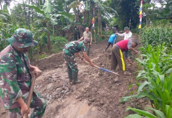 Perataan jalan menuju embung