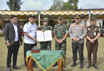 Danrem 023/KS Kolonel Inf Jansen P Nainggolan saat penutupan TMMD ke 124 Kodim 0206/Dairi, Rabu (4/6)