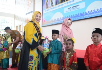 Bunda PAUD Kepri Dewi Ansar Lantik Bunda PAUD Kabupaten/Kota se-Kepri Periode 2025–2030