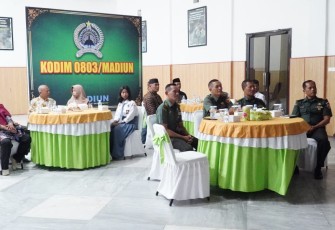 Anggota Kodim 0803/Madiun bersama komponen masyarakat mengikuti kegiatan komunikasi sosial (Komsos) tingkat pusat tahun anggaran 2025 yang dilaksanakan secara virtual (Vicon), Selasa (24/6)