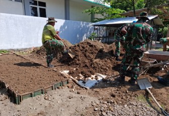 Anggota Kodim 0805/Ngawi Manfaatkan Lahan Kosong untuk Dukung Ketahanan Pangan 