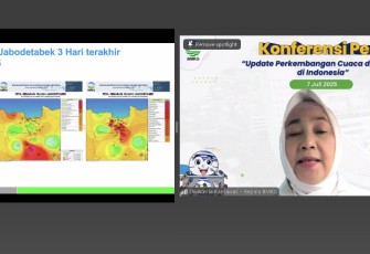 Kepala Badan Meteorologi, Klimatologi, dan Geofisika (BMKG) Dwikorita Karnawati menjelaskan hujan akan terus turun di musim kemarau