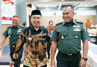 Danrem 081/DSJ Kolonel Arm Untoro Hariyanto ditemui usai mengikuti Rakornis TMMD ke-125 di Ruang IT Pemkab Madiun, Kamis (10/7/2025)