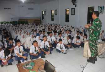 Ketika TNI Menjadi Guru Disiplin dan Nasionalisme di Trenggalek