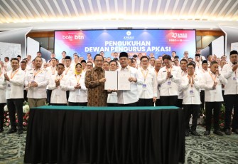 Menteri Dalam Negeri (Mendagri) Muhammad Tito Karnavian secara resmi mengukuhkan Dewan Pengurus Asosiasi Pemerintah Kabupaten Seluruh Indonesia (APKASI) masa bakti 2025–2030