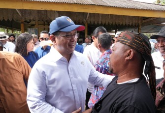 Wakil Menteri Transmigrasi Viva Yoga Mauladi melakukan kunjungan kerja di desa yang berada di Kecamatan Gane Timur itu, Jum'at (18/7/2025)