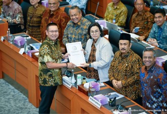 Menteri Keuangan (Menkeu) Sri Mulyani Indrawati menghadiri Rapat Kerja bersama Badan Anggaran (Banggar) DPR RI, pada Senin (22/7)
