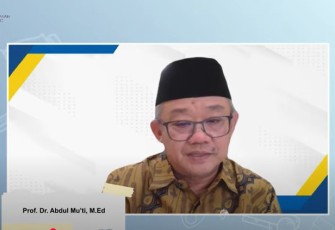 Webinar Sosialisasi Peraturan Menteri Pendidikan Dasar dan Menengah (Permendikdasmen) Nomor 13 Tahun 2025 yang disiarkan secara langsung melalui kanal youtube Kemendikdasmen pada Rabu (22/7)