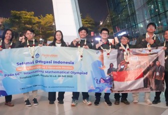 Pembinaan Kemendikdasmen Sukses Antarkan Siswa Indonesia Raih Prestasi di IMO 2025