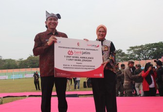 Bank Jatim Serahkan CSR ke Pemkab Bojonegoro 