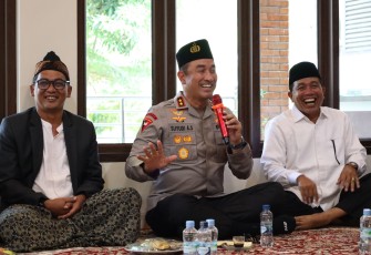 Kapolda Banten Irjen Pol Suyudi Ario Seto menghadiri acara Silaturahmi bulanan Forum Silaturahmi Pondok Pesantren Modern (FKPM) bertempat Ponpes As-Sa’adah Pasirmanggu Cikeusal Serang pada Selasa (29/07)
