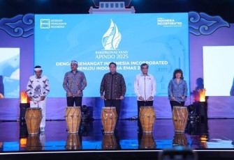 Menteri Ketenagakerjaan, Yassierli saat menjadi narasumber pada Rapat Kerja dan Konsultasi Nasional (RAKERKONAS) APINDO ke-34 yang diselenggarakan di Bandung, Jawa Barat, Selasa, (5/8/2025)