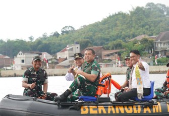 Kasad Jenderal TNI Maruli Simanjuntak di Situ Bagendit, Kabupaten Garut, Selasa (12/8)