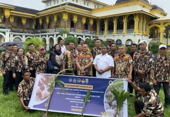 Tanam 1.940 Bibit Kelapa Dukung Program Nasional Ketahanan Pangan