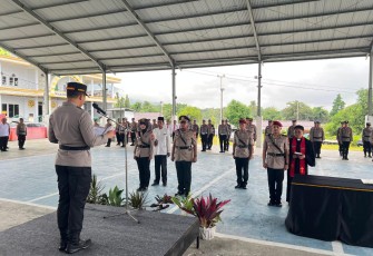 Kapolres Bitung, AKBP Albert Zai, SIK.,MH saat memimpin serah terima jabatan tiga perwira Polres Bitung