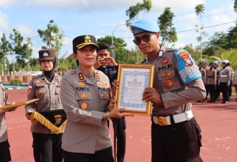 Personel Polres Bintan Kembali Menoreh Prestasi Dalam Bidang Olahraga Pada Event Bintan Triathlon