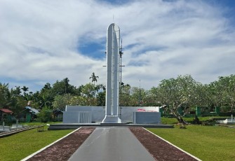 Karya Bakti Pengecatan Tugu dan Pagar TMP Trikora Manokwari