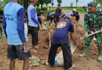 Perbaikan jalan rusak wilayah desa binaan 