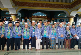 Pemdes Gampingan Berangkatkan Peserta Umrah Hasil Undian