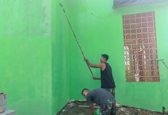 Finishing pengecatan dinding Musala Nurul Huda 