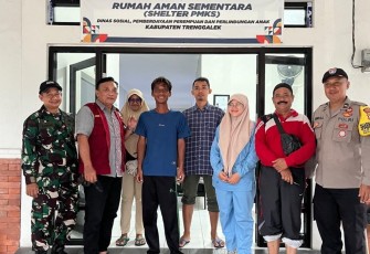 TNI–Polri Bergandengan Tangan Evakuasi ODGJ di Trenggalek