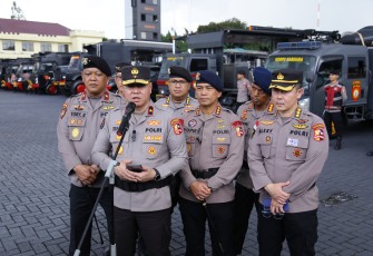 Karo Penmas Divisi Humas Polri, Brigjen Pol Trunoyudo Wisnu Andiko Dalam pengecekan kesiapan pasukan di Mako Korps Brimob Kelapa Dua, Depok 