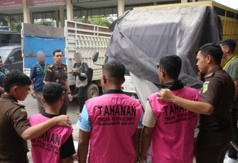 Bea Cukai Lhokseumawe Serahkan Tersangka dan Barang Bukti Rokok Ilegal ke Kejaksaan