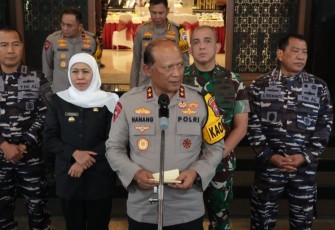 Kapolda Jatim Irjen Pol Nanang Avianto saat memberikan keterangan pers di mapolda Jatim, Jum'at (19/12)