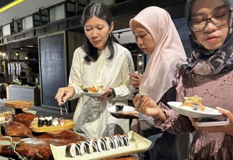 Sensasi pengunjung menikmati hidangan buka puasa di Rooms Inc Semarang 