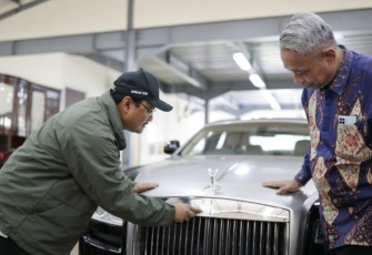 Mensos Saifullah Yusuf melelang kendaraan Rolls-Royce 