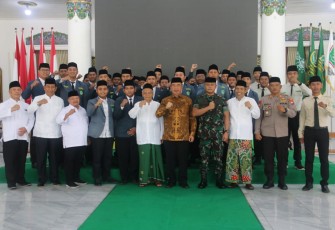 Foto bersama usai pelantikan pengurus IPNU–IPPNU Cabang XXI Kabupaten Madiun