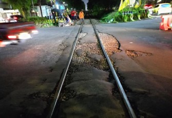 rel kereta api