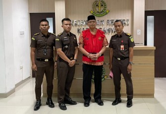 Kades Jaten, HS, resmi ditahan oleh Kejaksaan Negeri (Kejari) Karanganyar pada Selasa (8/7/2025) sore.