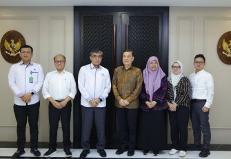 Menaker Yassierli foto bersama pengurus PROSPERA di Jakarta, Selasa (25/2)