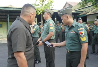 Kodim 0803/Madiun Sidak HP Anggota 