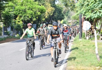 Kodim 0802/Ponorogo tadi pagi menggelar olahraga bersama (Gowes) dengan mengambil rute start dan finish di Makodim 0802/Ponorogo jalan Basuki Rahmat nomor 38 Kota / Kabupaten Ponorogo, Jumat (21/02/2025)